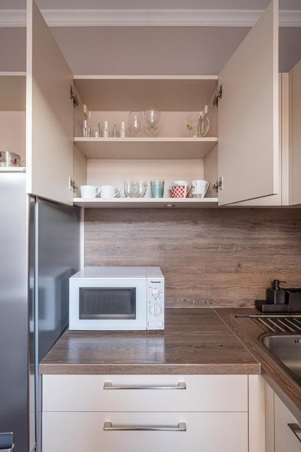 Stylish Latvian Classic 1-Bedroom Apartment Near City Center, Parks & Public Transport Links Riga Exteriér fotografie
