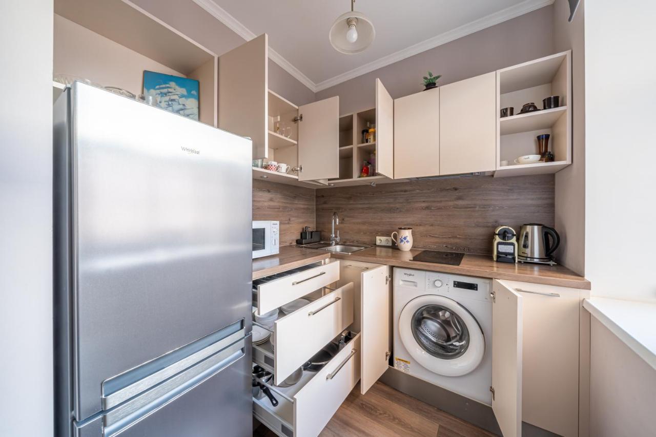 Stylish Latvian Classic 1-Bedroom Apartment Near City Center, Parks & Public Transport Links Riga Exteriér fotografie