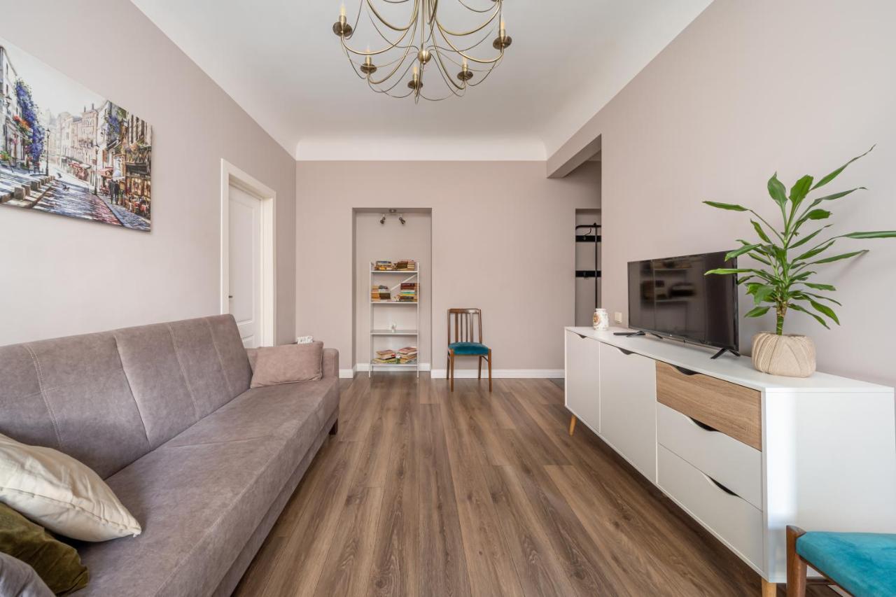 Stylish Latvian Classic 1-Bedroom Apartment Near City Center, Parks & Public Transport Links Riga Exteriér fotografie