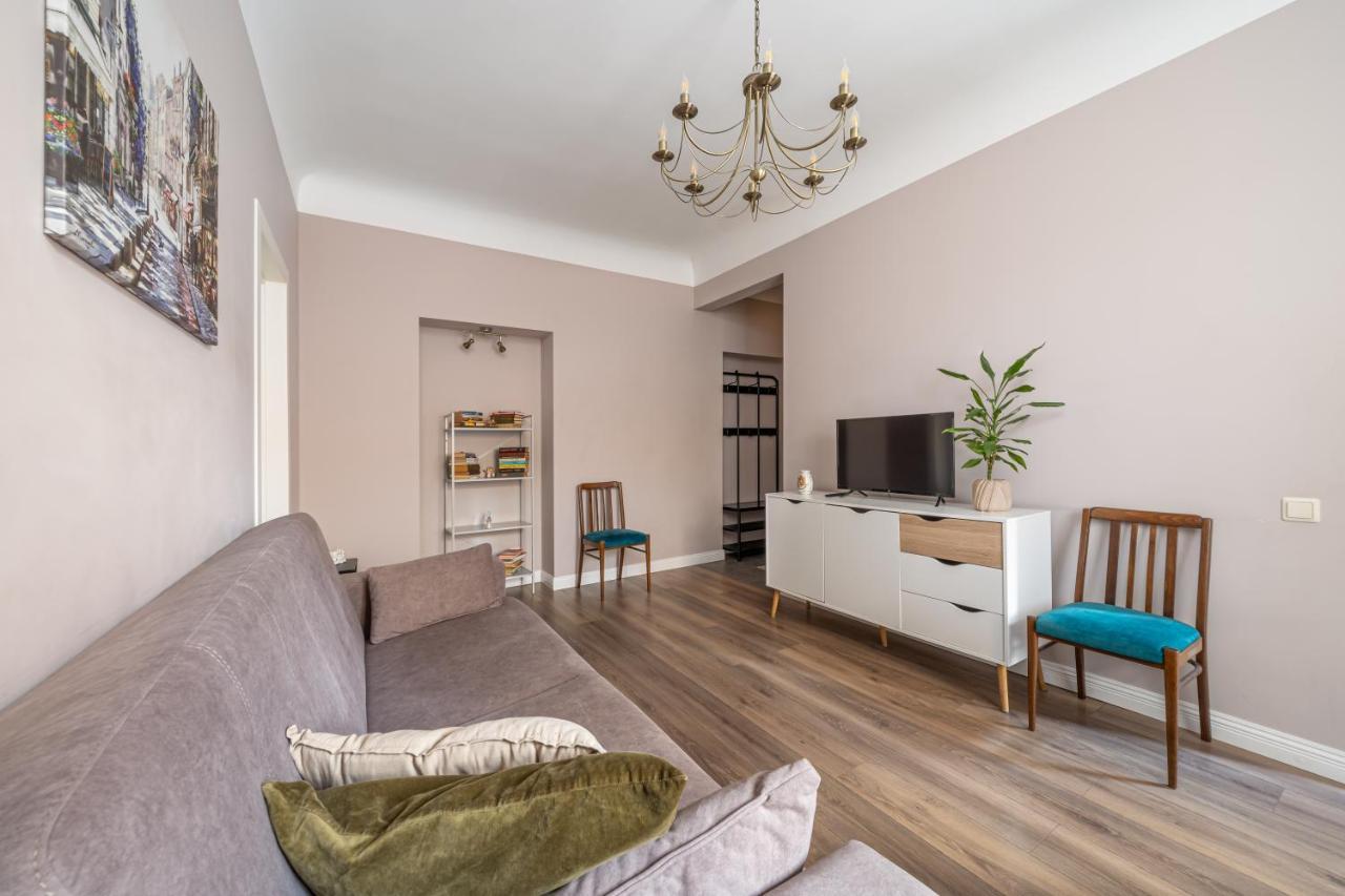 Stylish Latvian Classic 1-Bedroom Apartment Near City Center, Parks & Public Transport Links Riga Exteriér fotografie